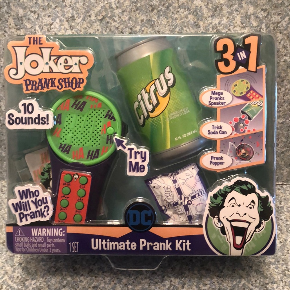 DC Comics - The Joker - The Ultimate Prank Kit Toy - VERY FUN set!!Great gift!!